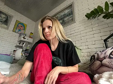 Snapshot of Angel_girllovemy chatting on 02/05/25, 12:38 Angel girllovemy online show from 02/05/25, 12:38