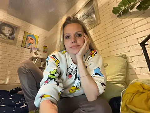 Snapshot of Angel_girllovemy chatting on 02/06/25, 06:02 Angel girllovemy online show from 02/06/25, 06:02