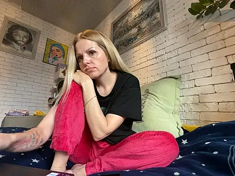 Snapshot of Angel_girllovemy chatting on 02/08/25, 08:42 Angel girllovemy online show from 02/08/25, 08:42