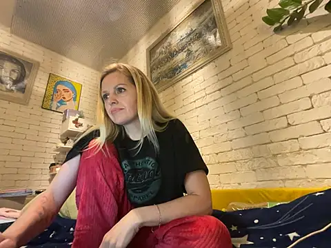 Snapshot of Angel_girllovemy chatting on 02/08/25, 03:21 Angel girllovemy online show from 02/08/25, 03:21