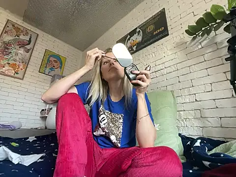 Snapshot of Angel_girllovemy chatting on 02/13/25, 10:02 Angel girllovemy online show from 02/13/25, 10:02