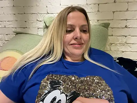 Snapshot of Angel_girllovemy chatting on 02/13/25, 05:44 Angel girllovemy online show from 02/13/25, 05:44