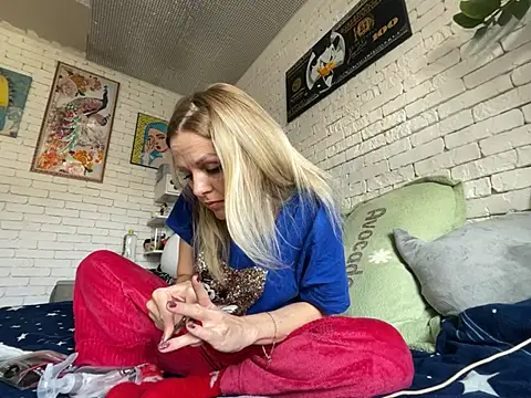 Snapshot of Angel_girllovemy chatting on 02/14/25, 10:07 Angel girllovemy online show from 02/14/25, 10:07