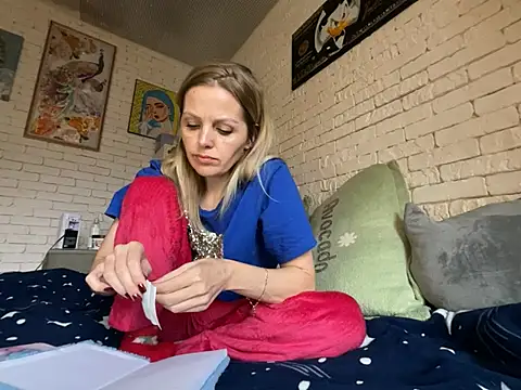 Snapshot of Angel_girllovemy chatting on 02/14/25, 02:02 Angel girllovemy online show from 02/14/25, 02:02