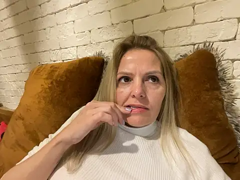 Snapshot of Angel_girllovemy chatting on 02/28/25, 04:42 Angel girllovemy online show from 02/28/25, 04:42