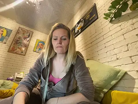 Snapshot of Angel_girllovemy chatting on 03/13/25, 05:28 Angel girllovemy online show from 03/13/25, 05:28