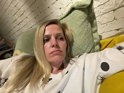 Snapshot of Angel_girllovemy chatting on 03/20/25, 05:04 Angel girllovemy online show from 03/20/25, 05:04