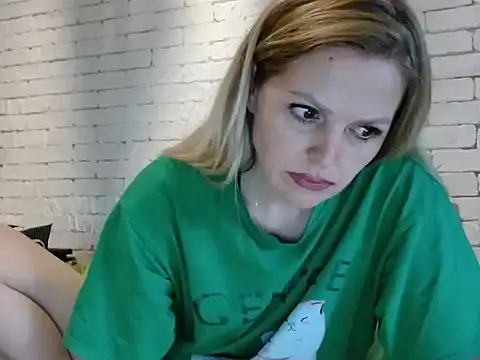 Snapshot of Angel_girllovemy chatting on 09/08/25, 03:33 Angel girllovemy online show from 09/08/25, 03:33