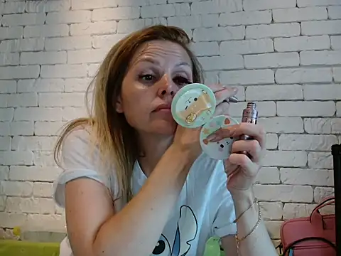 Snapshot of Angel_girllovemy chatting on 09/10/25, 07:41 Angel girllovemy online show from 09/10/25, 07:41