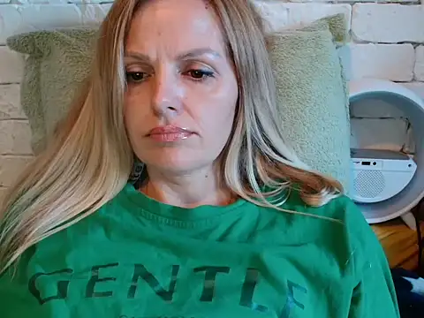 Snapshot of Angel_girllovemy chatting on 11/02/25, 10:06 Angel girllovemy online show from 11/02/25, 10:06