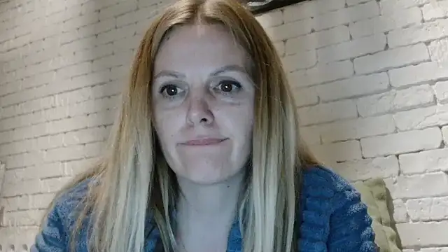 Snapshot of Angel_girllovemy chatting on 11/22/25, 04:17 Angel girllovemy online show from 11/22/25, 04:17