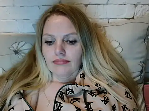 Snapshot of Angel_girllovemy chatting on 11/28/25, 04:20 Angel girllovemy online show from 11/28/25, 04:20