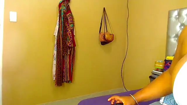 Snapshot of missboobsxx chatting on 11/11/25, 08:20 missboobsxx online show from 11/11/25, 08:20