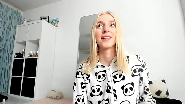 KenzieDawton online show from 10/22/25, 03:18