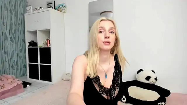 KenzieDawton online show from 04/26/26, 04:37