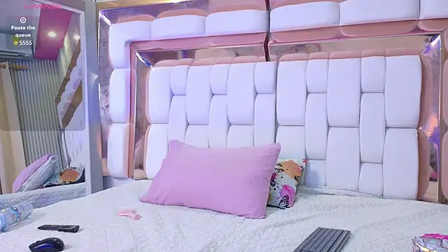 Snapshot of sexysistter chatting on 02/23/26, 12:13 sexysistter online show from 02/23/26, 12:13