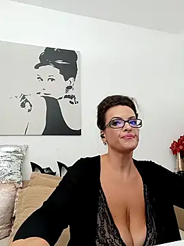 Snapshot of RebeccaNoble chatting on 10/05/25, 11:41 RebeccaNoble online show from 10/05/25, 11:41