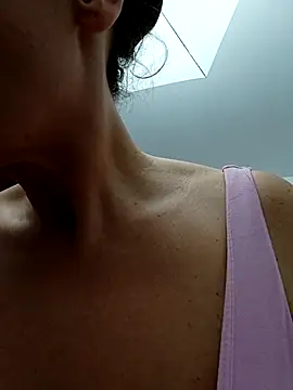 Snapshot of RebeccaNoble chatting on 11/04/25, 12:59 RebeccaNoble online show from 11/04/25, 12:59