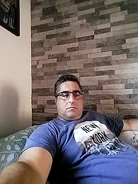Snapshot of ADRIAN_ADI40 chatting on 05/05/26, 06:32 ADRIAN ADI40 online show from 05/05/26, 06:32