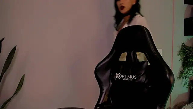 Snapshot of sussyprice chatting on 11/12/25, 10:09 sussyprice online show from 11/12/25, 10:09