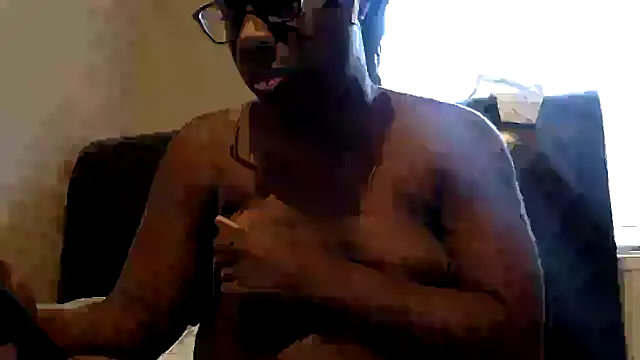 Snapshot of blacksexybeauty31 chatting on 03/10/25, 01:43 blacksexybeauty31 online show from 03/10/25, 01:43