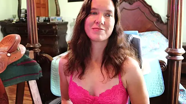 Snapshot of thornburyrose chatting on 10/31/25, 05:03 thornburyrose online show from 10/31/25, 05:03