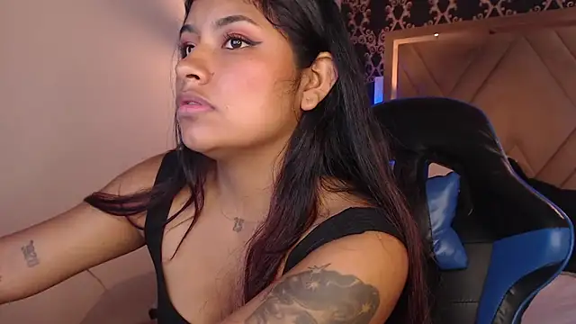 ChantalPetit online show from 04/10/26, 07:18