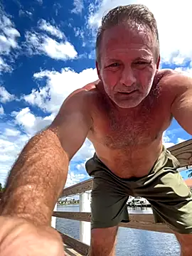 Snapshot of Bronco9602 chatting on 09/27/25, 04:12 Bronco9602 online show from 09/27/25, 04:12