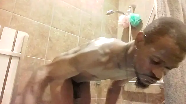 Snapshot of Maculine_Stayr chatting on 10/19/25, 04:46 Maculine Stayr online show from 10/19/25, 04:46