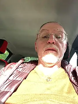 Snapshot of owlbimaik@xh chatting on 10/23/25, 11:09 owlbimaikxh online show from 10/23/25, 11:09