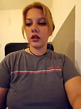 Snapshot of Janefruti chatting on 02/11/25, 11:22 Janefruti online show from 02/11/25, 11:22