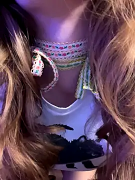 Snapshot of Weeissy chatting on 09/11/25, 07:03 Weeissy online show from 09/11/25, 07:03