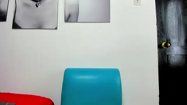 Snapshot of izzy_cum chatting on 12/24/24, 04:19 izzy cum online show from 12/24/24, 04:19