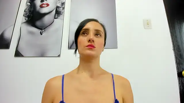 Snapshot of izzy_cum chatting on 01/16/25, 04:28 izzy cum online show from 01/16/25, 04:28