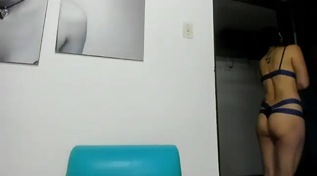 Snapshot of izzy_cum chatting on 01/19/25, 04:25 izzy cum online show from 01/19/25, 04:25