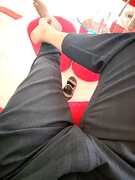 chaunguyen1993 online show from 12/21/25, 07:26