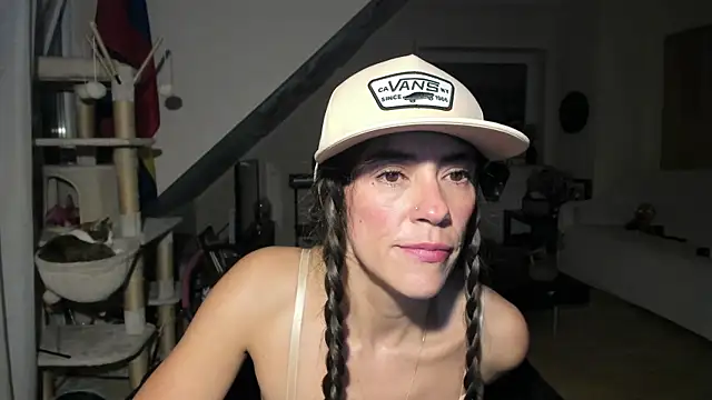 Snapshot of tinny_williams chatting on 09/12/25, 04:12 tinny williams online show from 09/12/25, 04:12