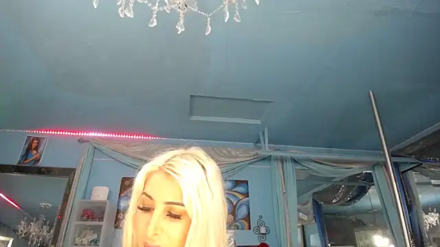 ADRIANNA FOX online show from 05/02/26, 10:31