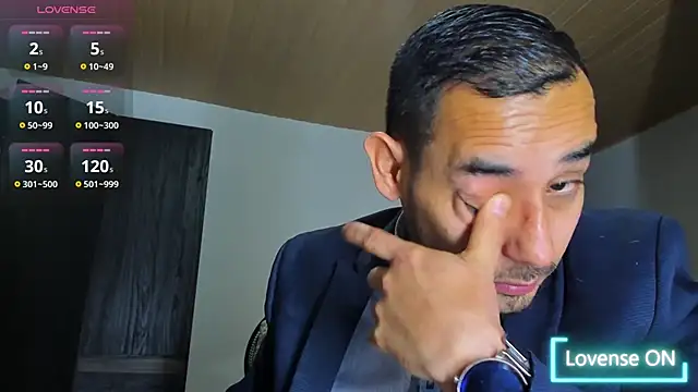 jhonyalzate2 online show from 10/31/25, 03:40