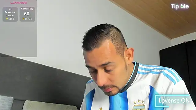 jhonyalzate2 online show from 05/04/26, 01:34