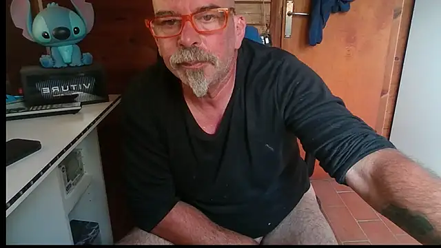 Snapshot of 0oscar_xxx chatting on 11/01/25, 01:35 0oscar xxx online show from 11/01/25, 01:35