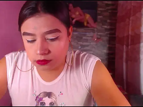 Snapshot of katrinawillff chatting on 11/25/25, 11:32 katrinawillff online show from 11/25/25, 11:32