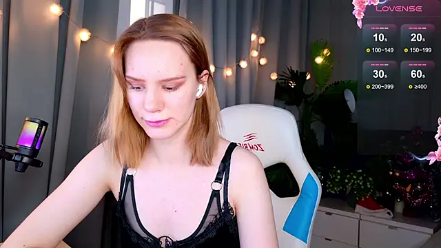 Snapshot of Ramona___ chatting on 12/24/24, 09:28 Ramona online show from 12/24/24, 09:28