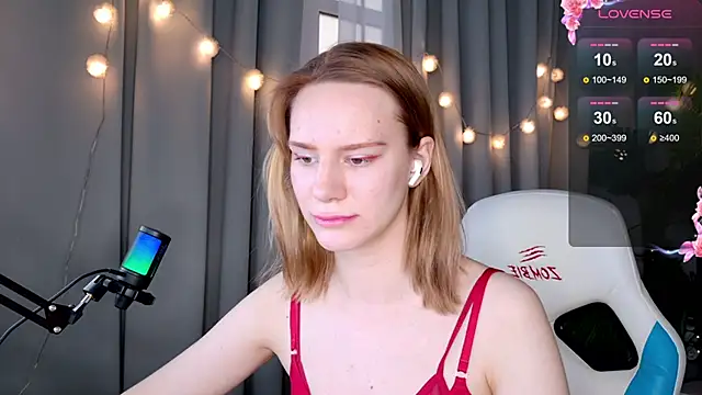 Snapshot of Ramona___ chatting on 12/25/24, 11:33 Ramona online show from 12/25/24, 11:33