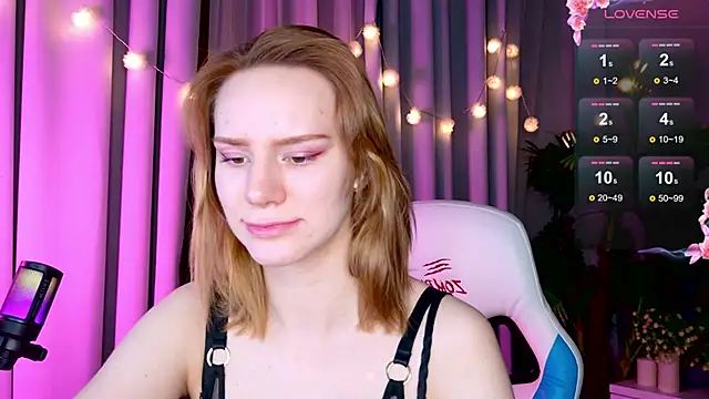 Snapshot of Ramona___ chatting on 12/31/24, 05:33 Ramona online show from 12/31/24, 05:33