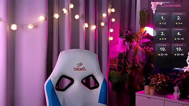 Snapshot of Ramona___ chatting on 01/27/25, 05:47 Ramona online show from 01/27/25, 05:47