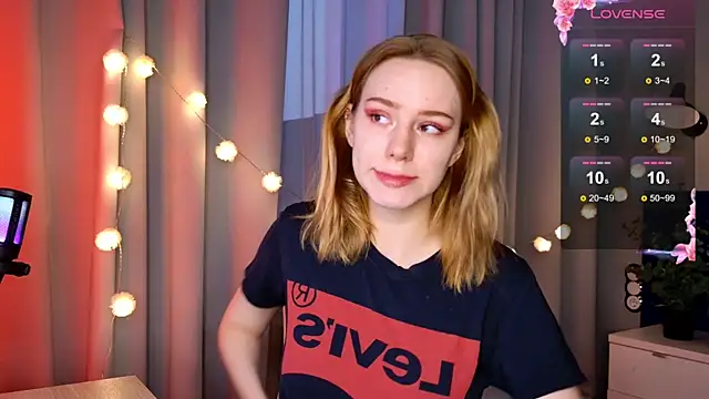 Snapshot of Ramona___ chatting on 02/10/25, 05:58 Ramona online show from 02/10/25, 05:58