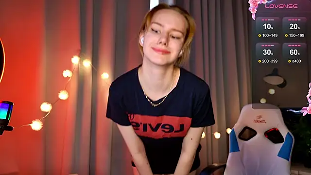 Snapshot of Ramona___ chatting on 02/13/25, 09:41 Ramona online show from 02/13/25, 09:41