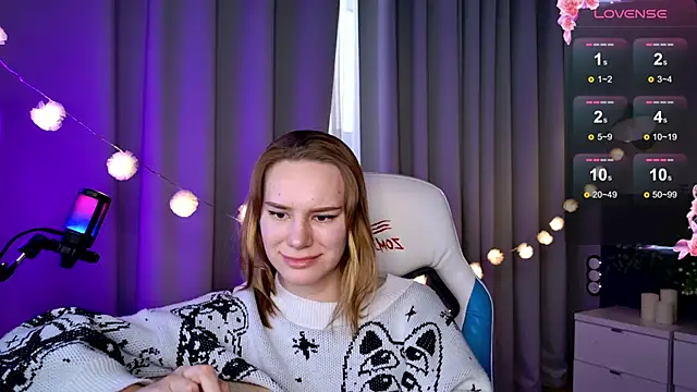 Snapshot of Ramona___ chatting on 03/02/25, 11:50 Ramona online show from 03/02/25, 11:50