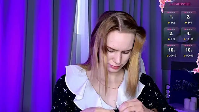 Snapshot of Ramona___ chatting on 03/03/25, 06:15 Ramona online show from 03/03/25, 06:15